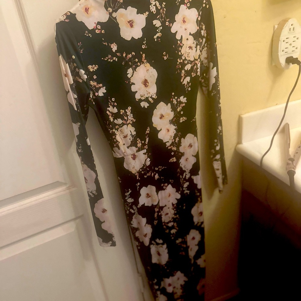 Beautiful floral green dress size small